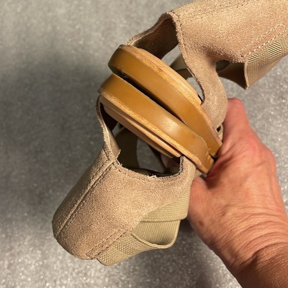 Sorel WOMEN'S ELLA FLAT SANDAL metallic Color: Ash Brown size 8 39 - Picture 8 of 11